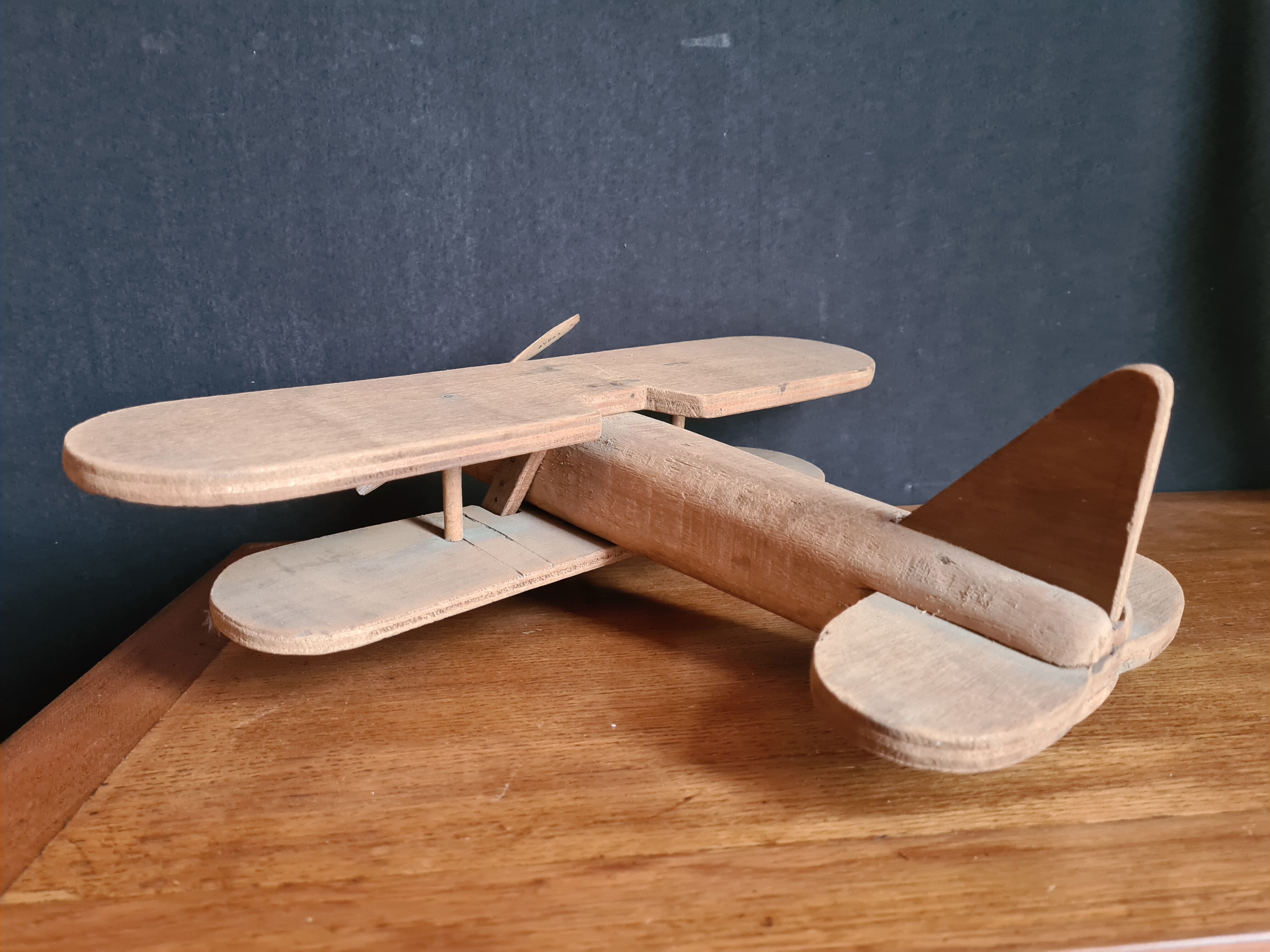 Avion en bois