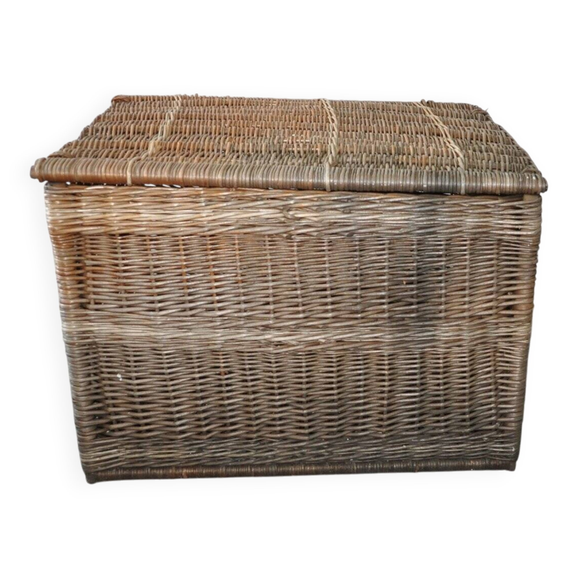 Large brown wicker basket with lid — vintage 1940s style, Czech Republic