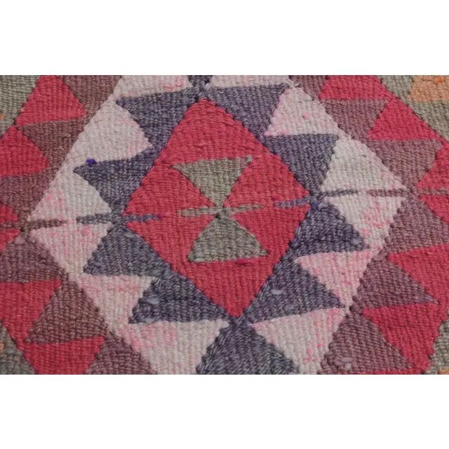 Tapis couloir vintage turc fait main en laine et coton rose des années 1970 104x358