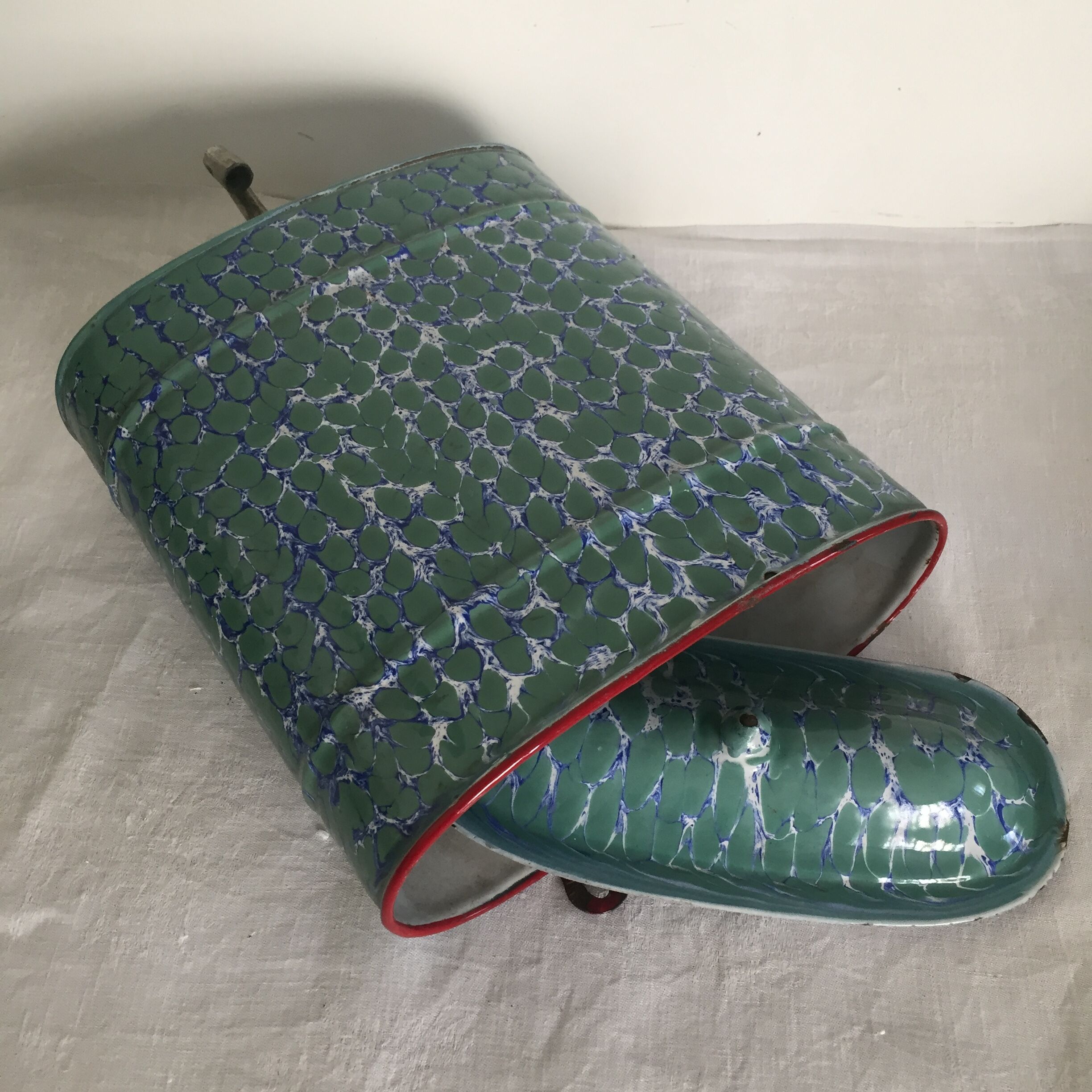 Old enamelled sheet metal wall fountain