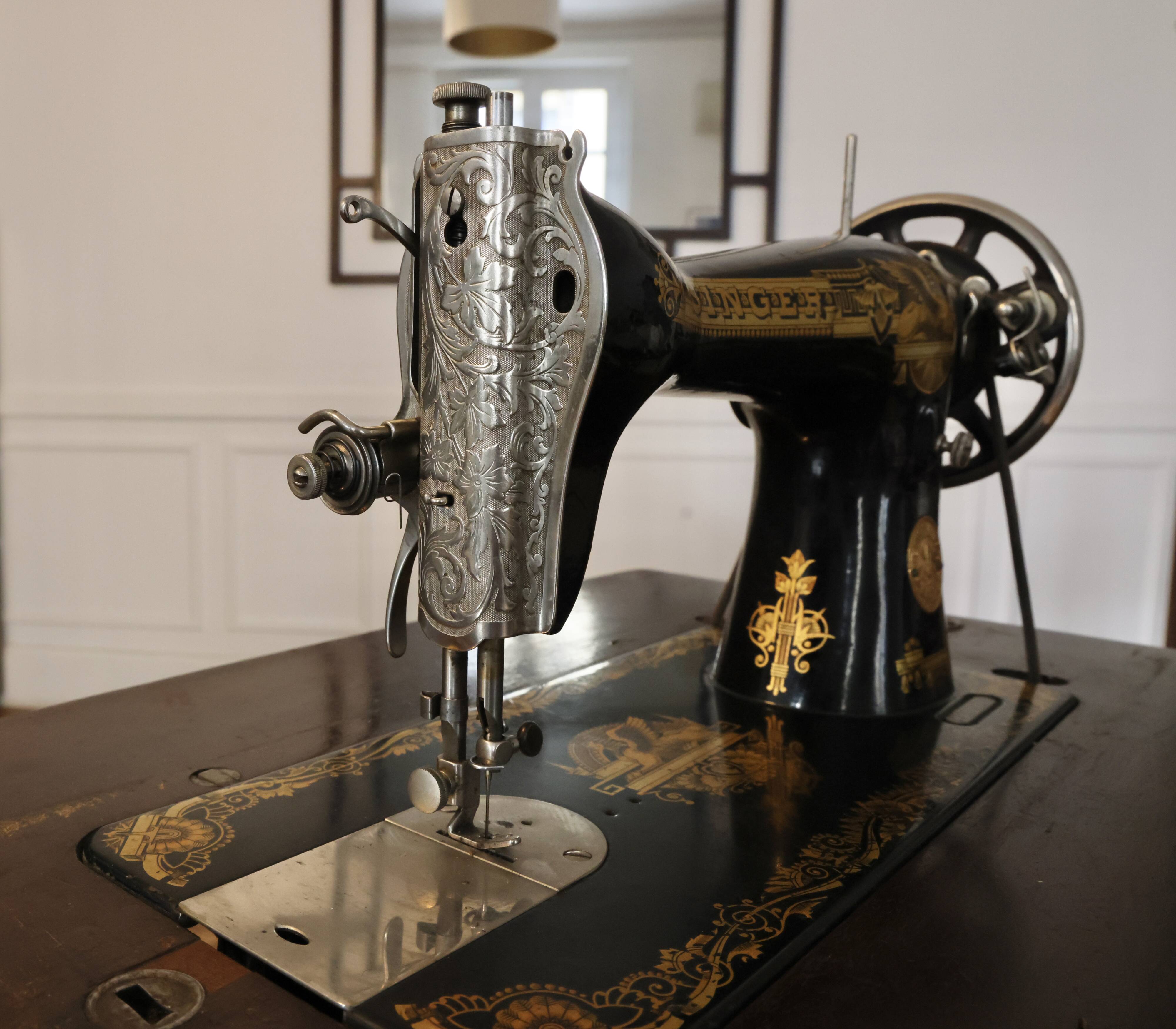 Ancienne machine à coudre Singer à pédale, fabrication anglaise Selency