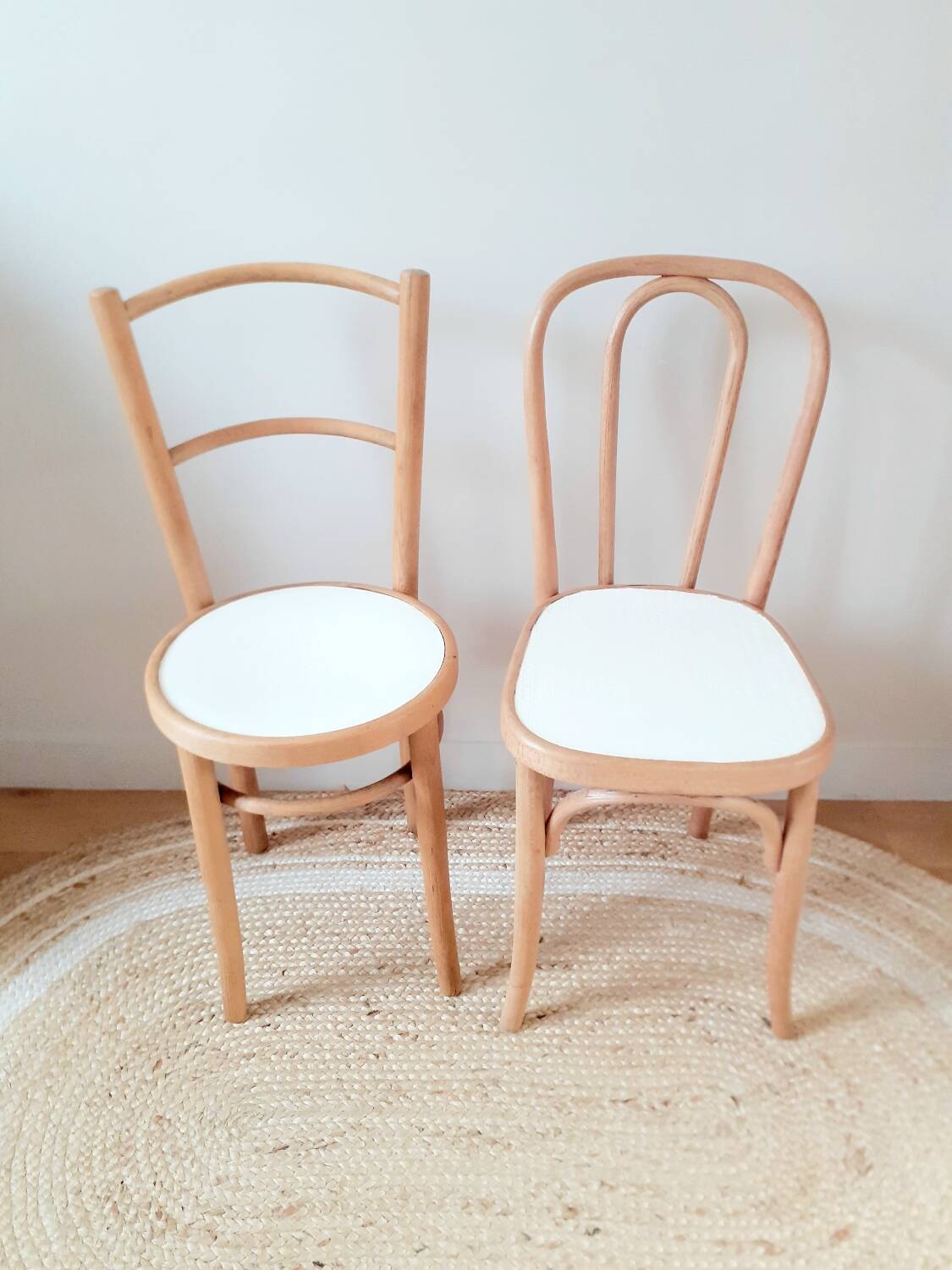 Set of 4 vintage wood and white chairs
