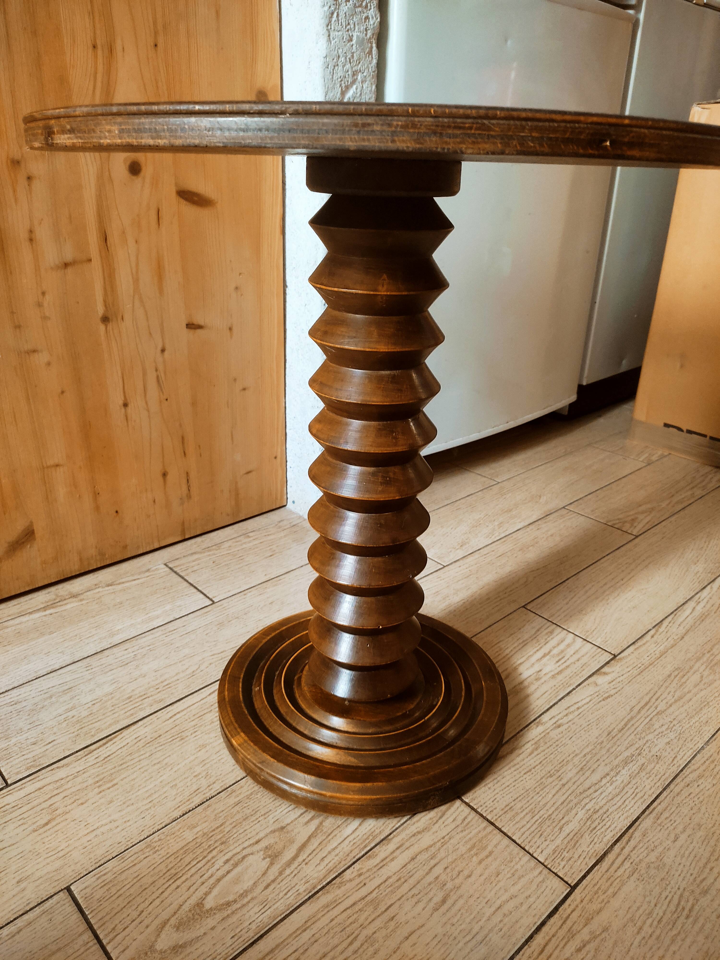 Art deco side table in chene