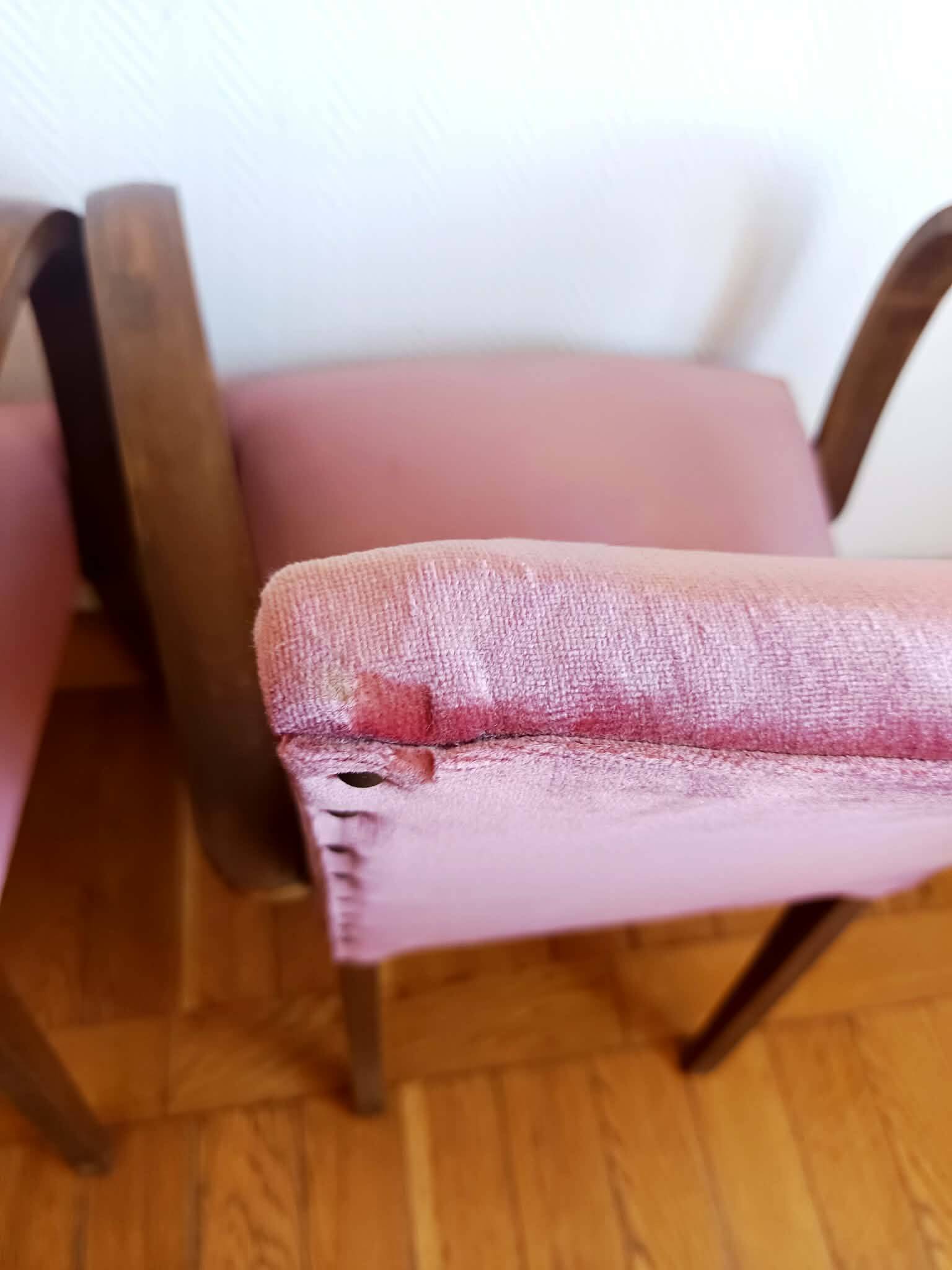 Paire de fauteuils moustache velours rose art déco