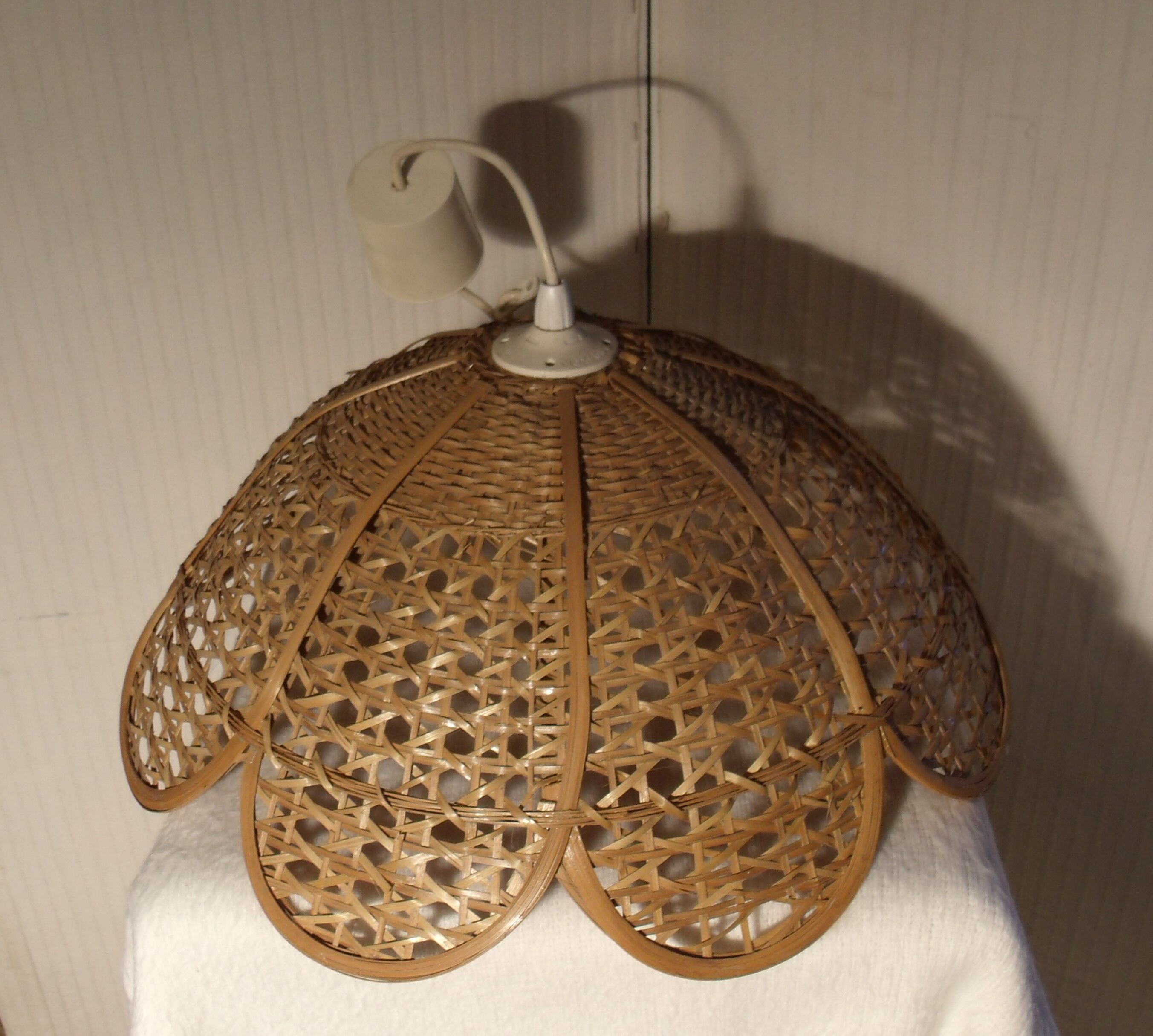 Suspension in wicker and rattan