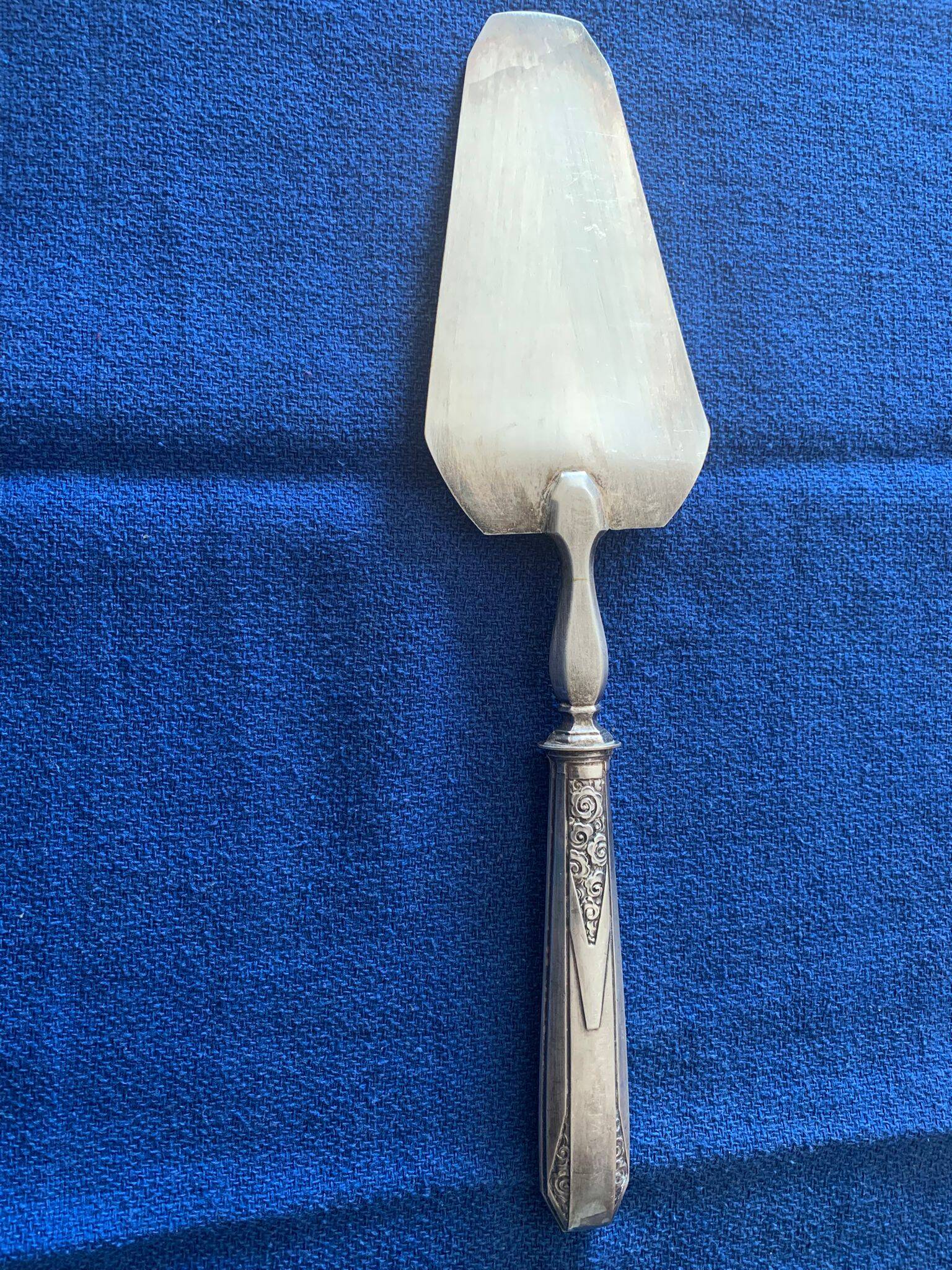 Silver metal pie server