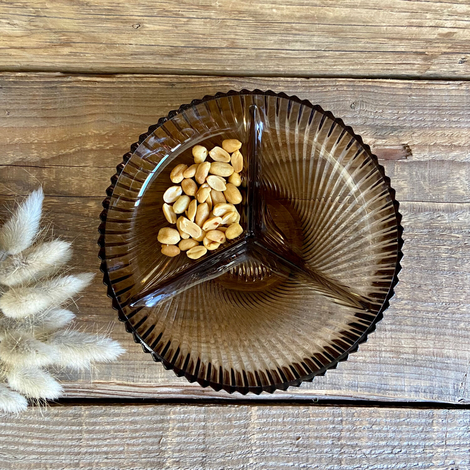 Plat en verre fumé vintage