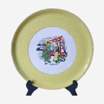 Serving dish from Moulin des loups with Asian décor