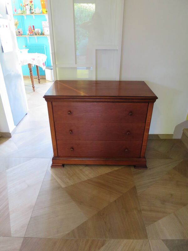 Elégante commode  en merisier – 3 tiroirs –Années 80