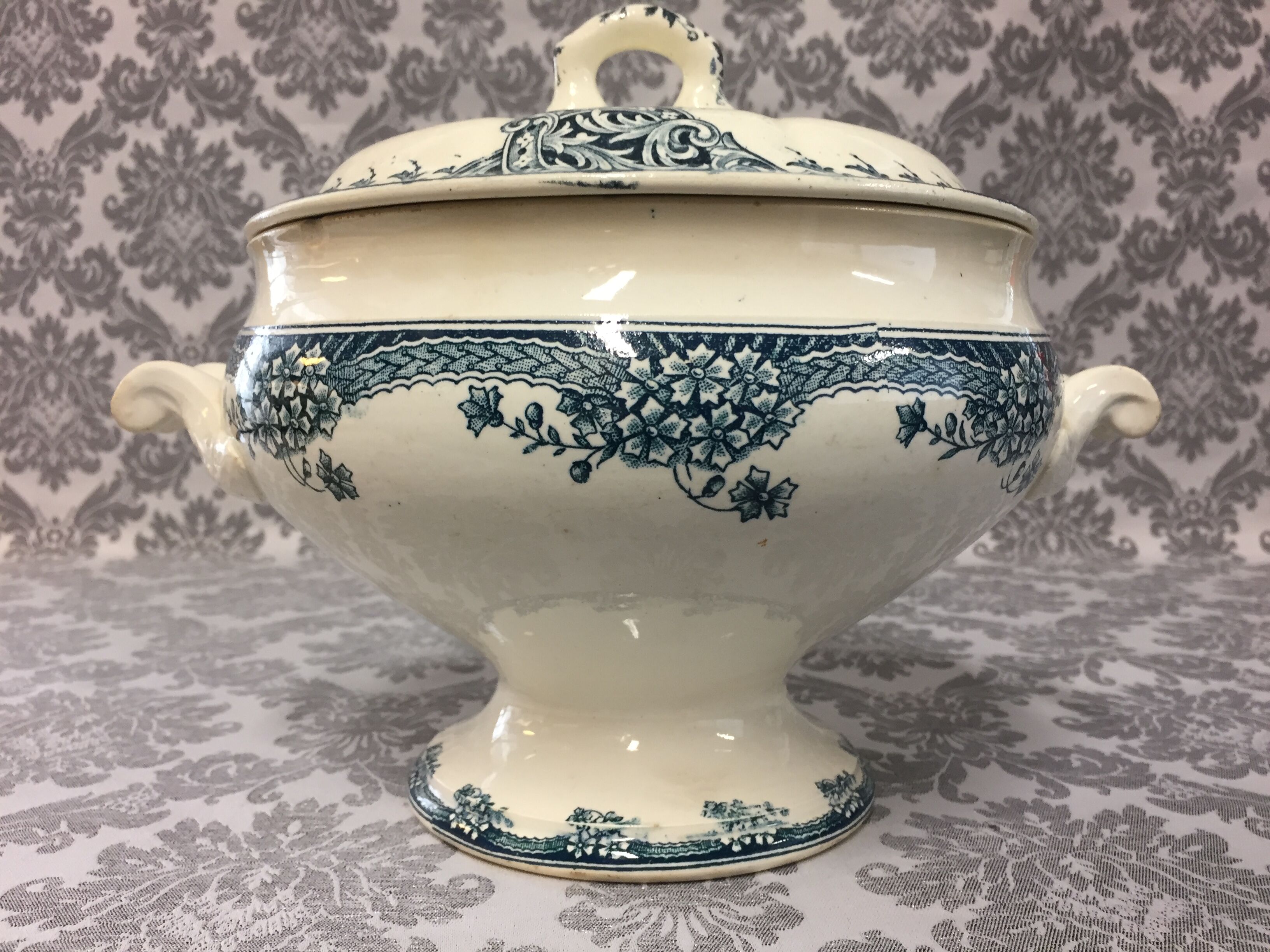 Soupière antique en faïence époque XIXème siècle