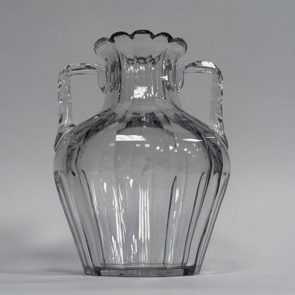 Vase en cristal avec anses Baccarat XIXe pans coupés