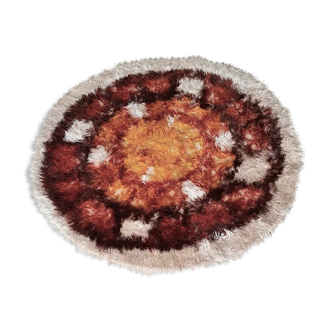 Vintage round carpet with long piles 70s