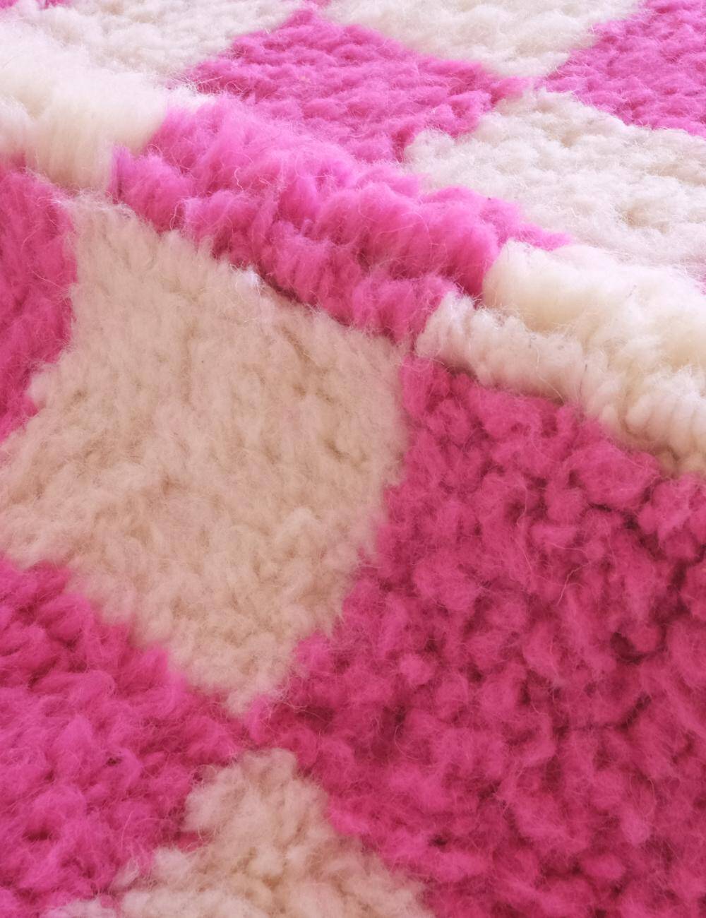 Tapis à damiers roses