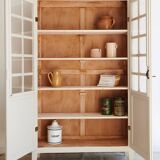 Armoire vitrée parisienne