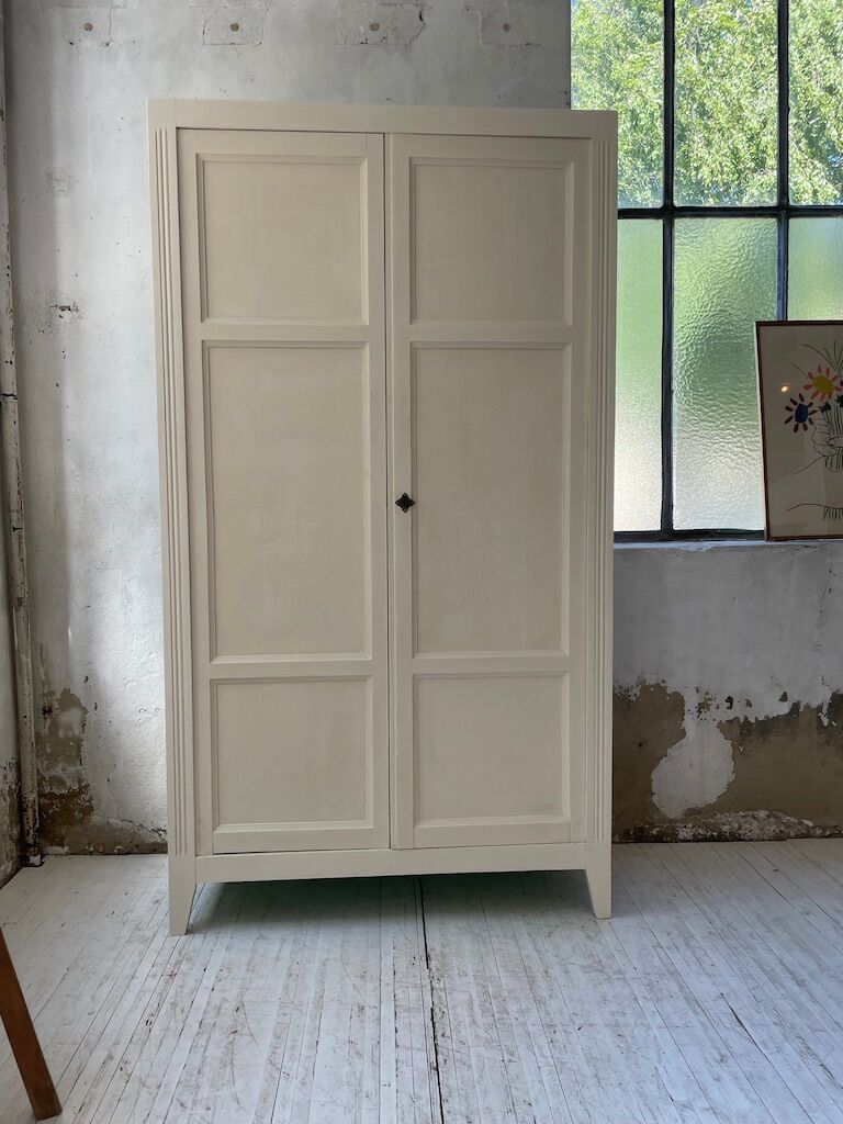 White and green cutter cabinet