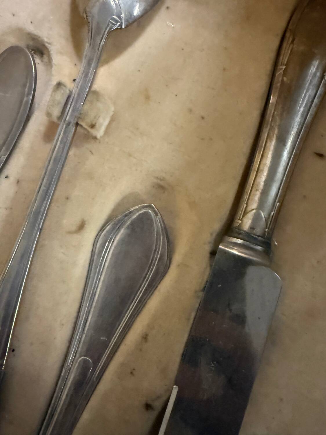 67-piece cutlery set