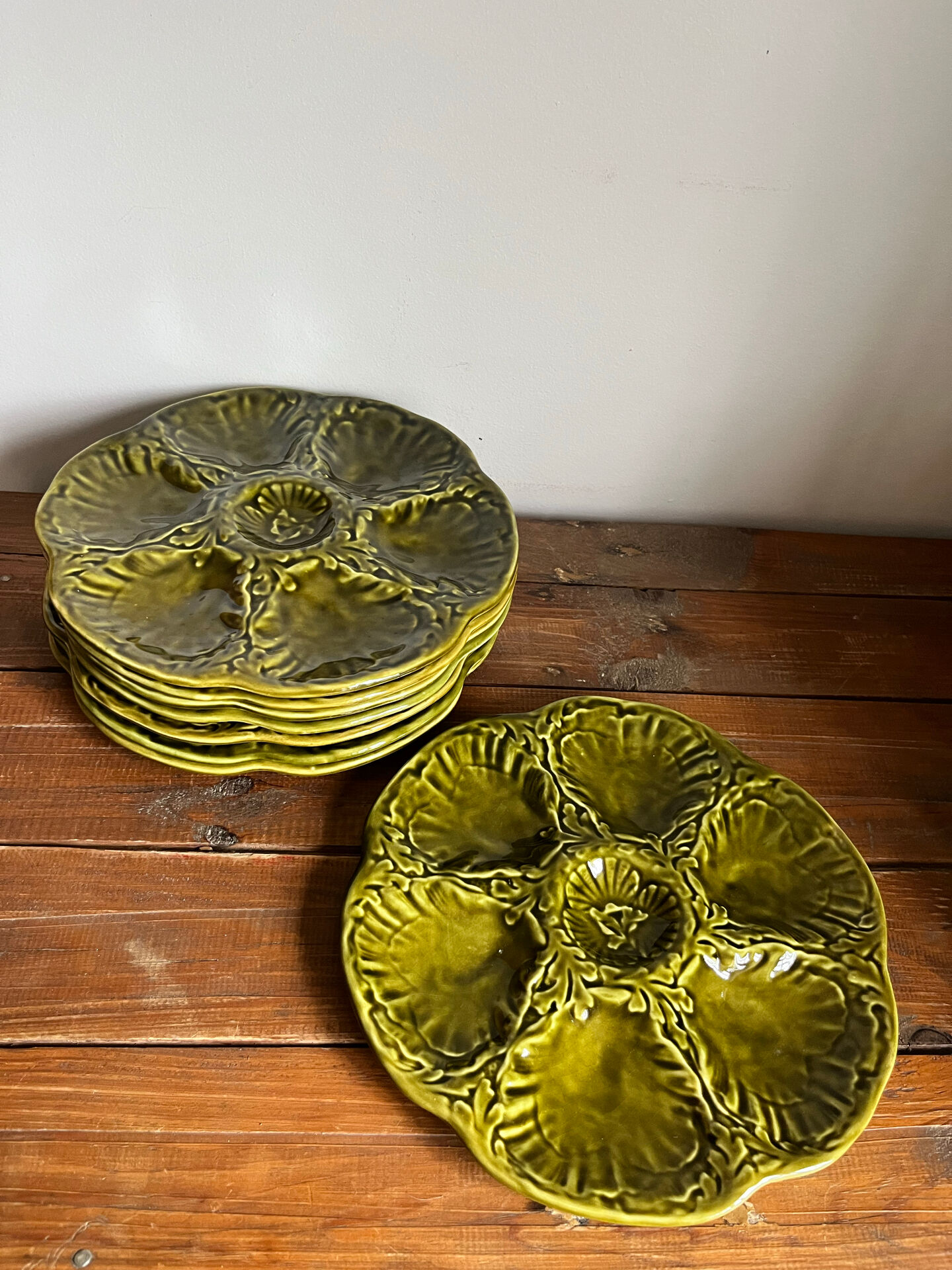 8 assiettes à huîtres Barbotine 