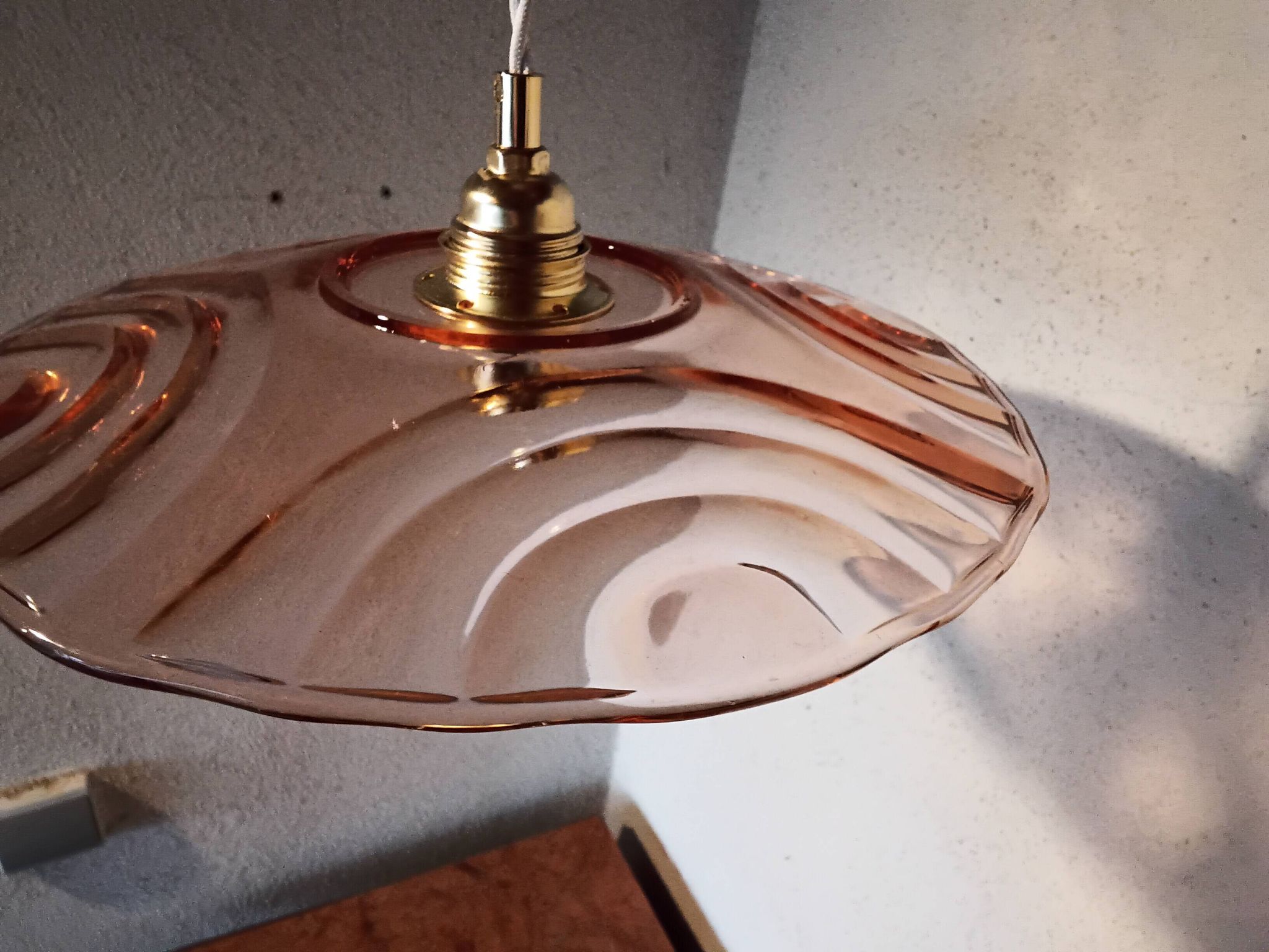 Suspension vintage en verre rose