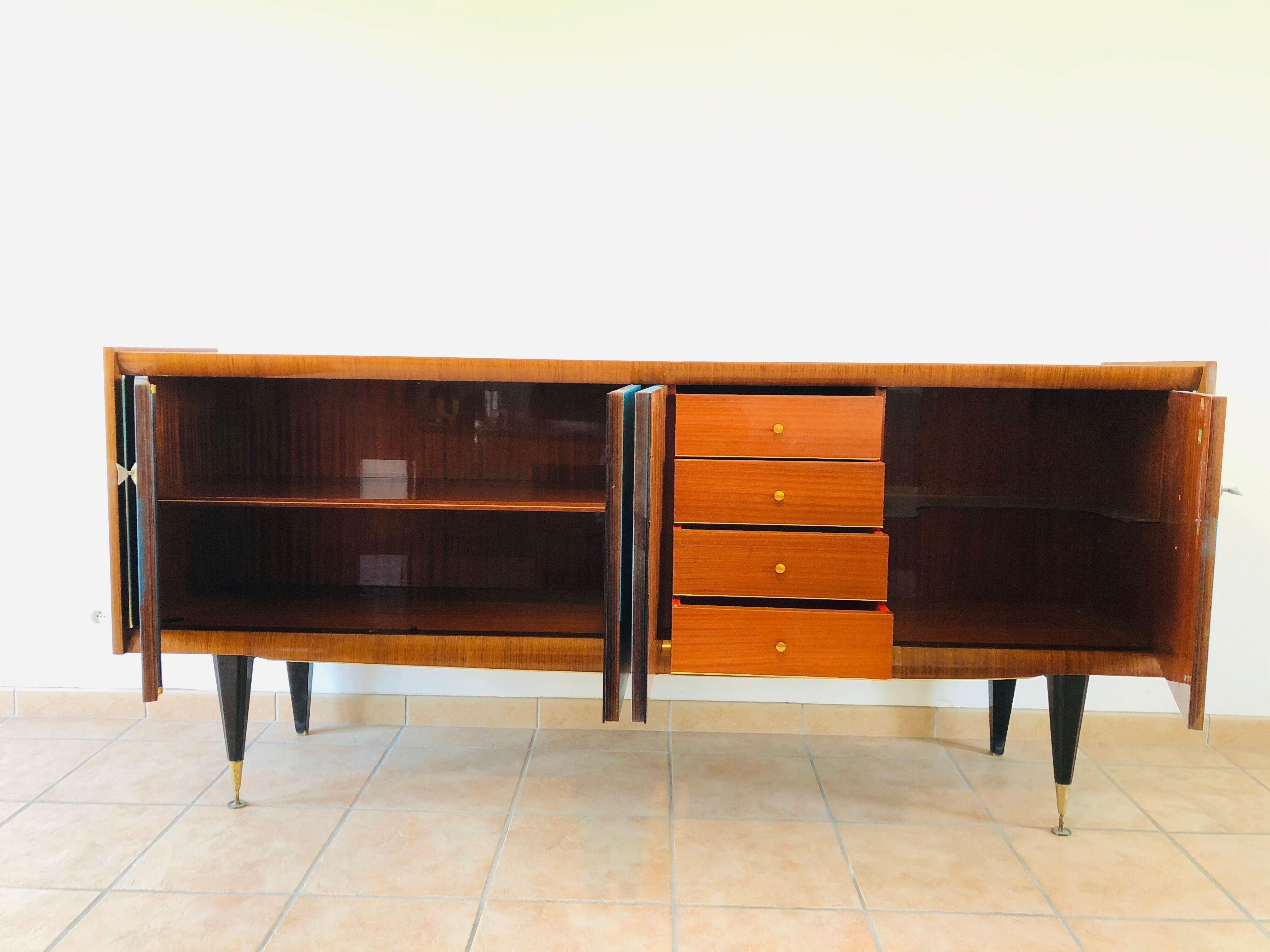 Graphic line in macassar 1960