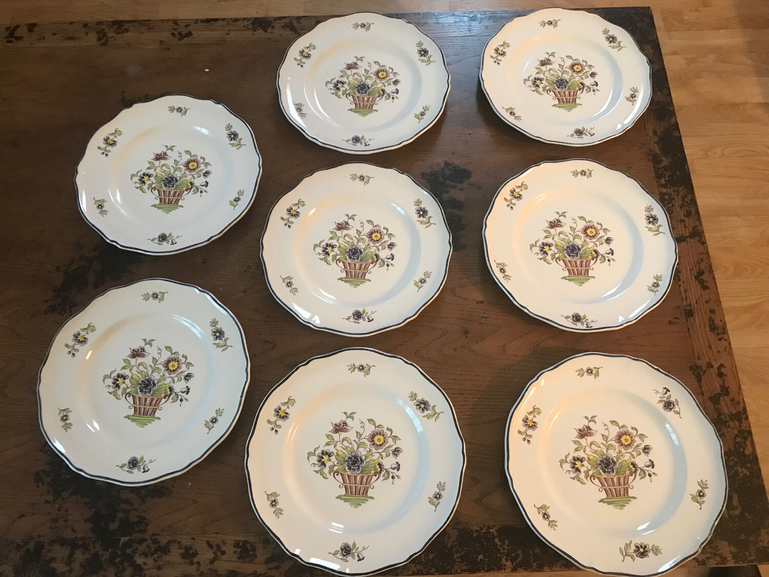 Set of 8 Old Delft Saint Amand plates
