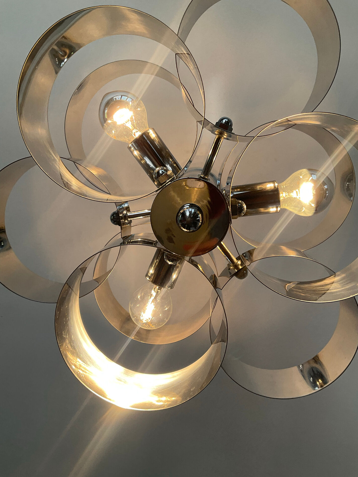 Chrome metal Space Age Sciolari chandelier from the 1970s.
