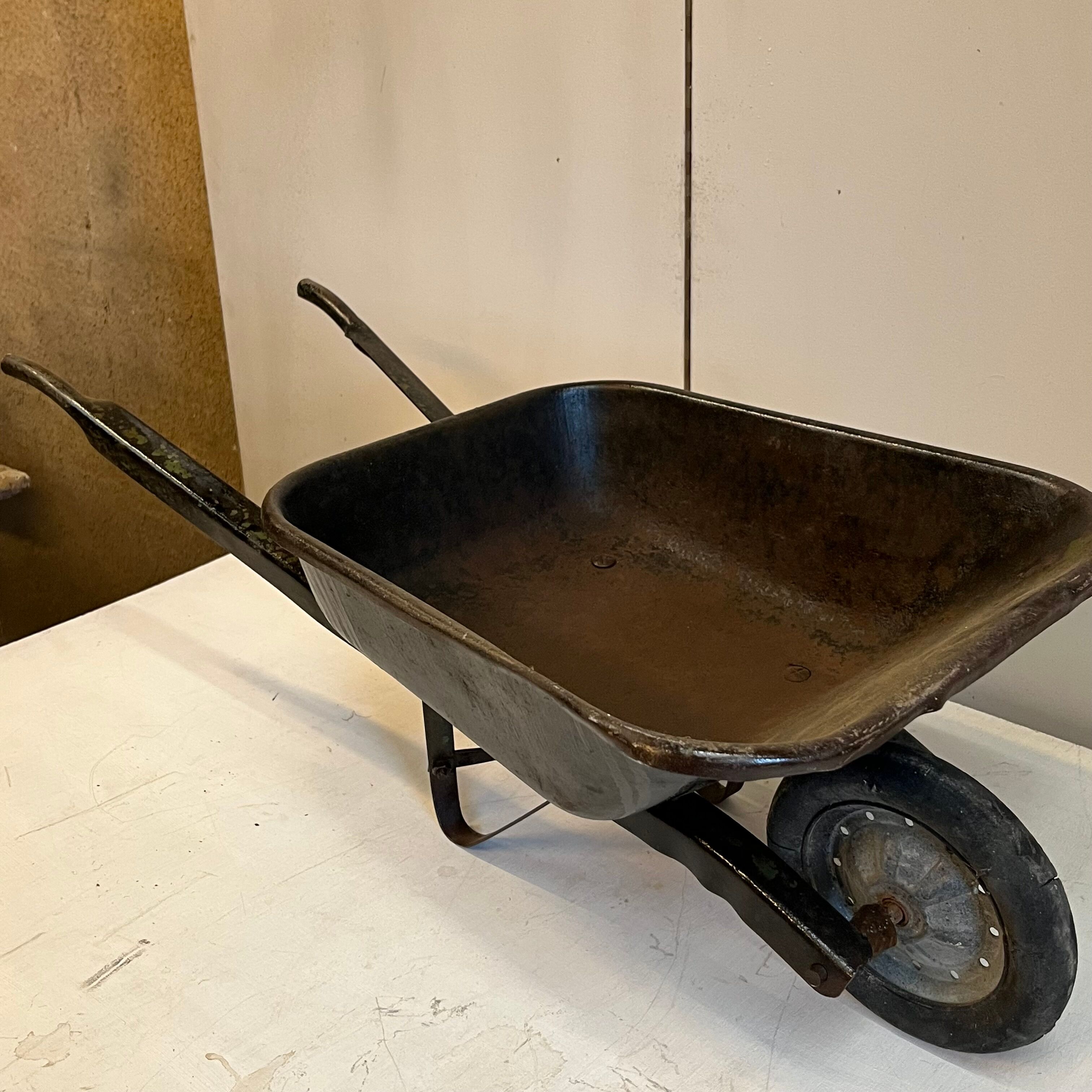 Children's wheelbarrow
