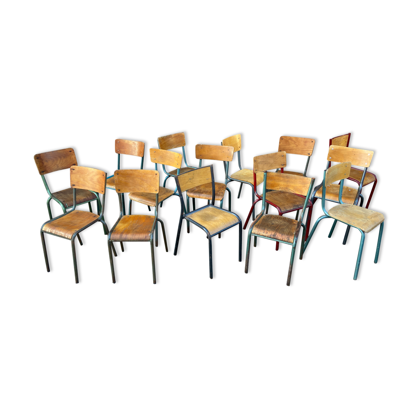Suite de 15 chaises dépareillées industrielle école vintage