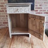 Chiseled mango tree bedside