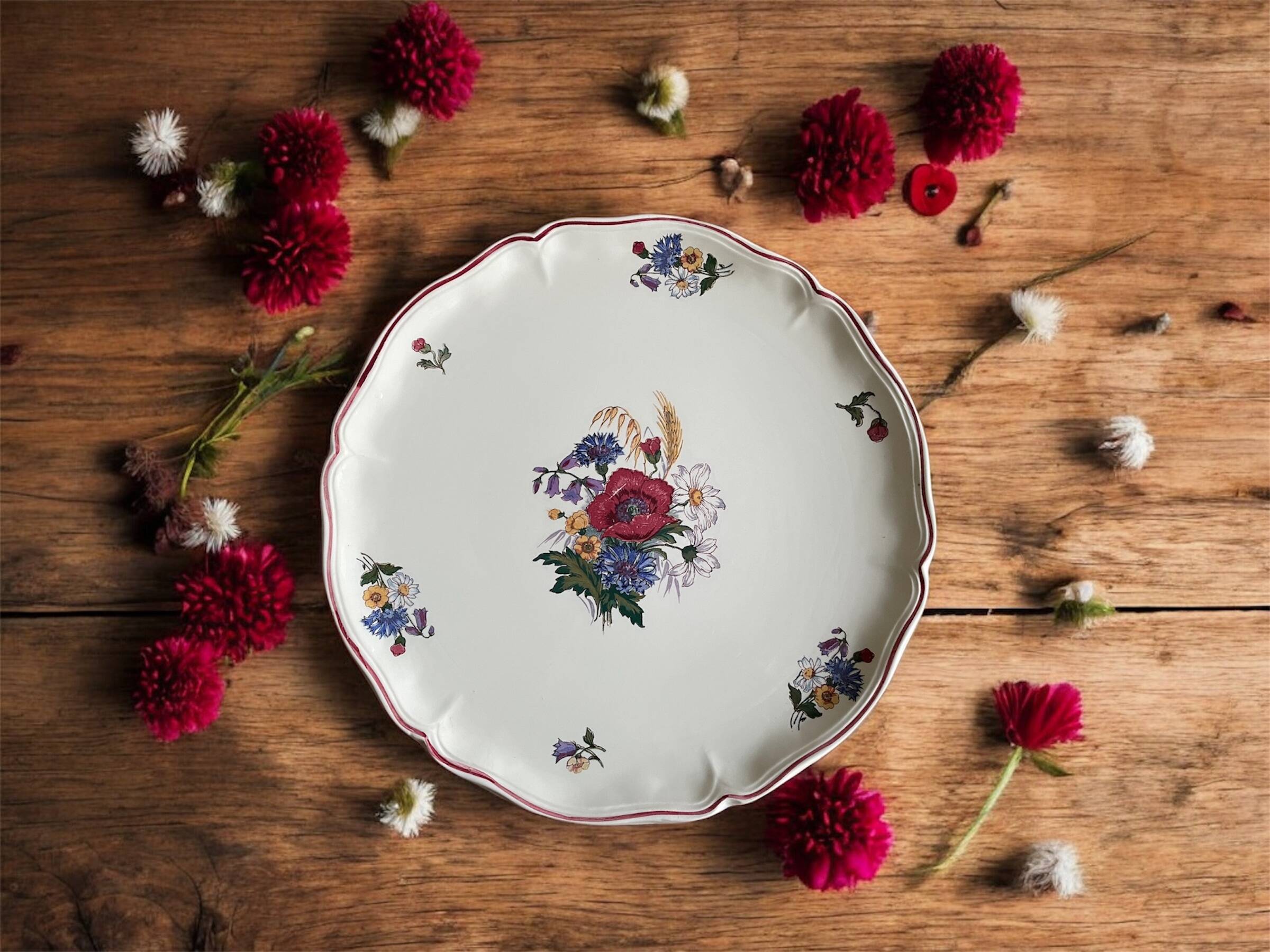 Antique pie dish in Sarreguemines earthenware.