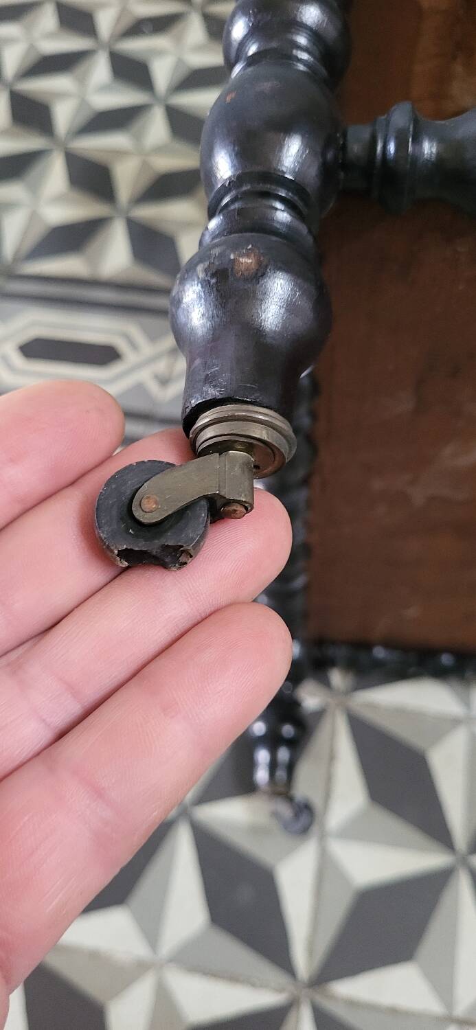 Napoleon III magazine rack