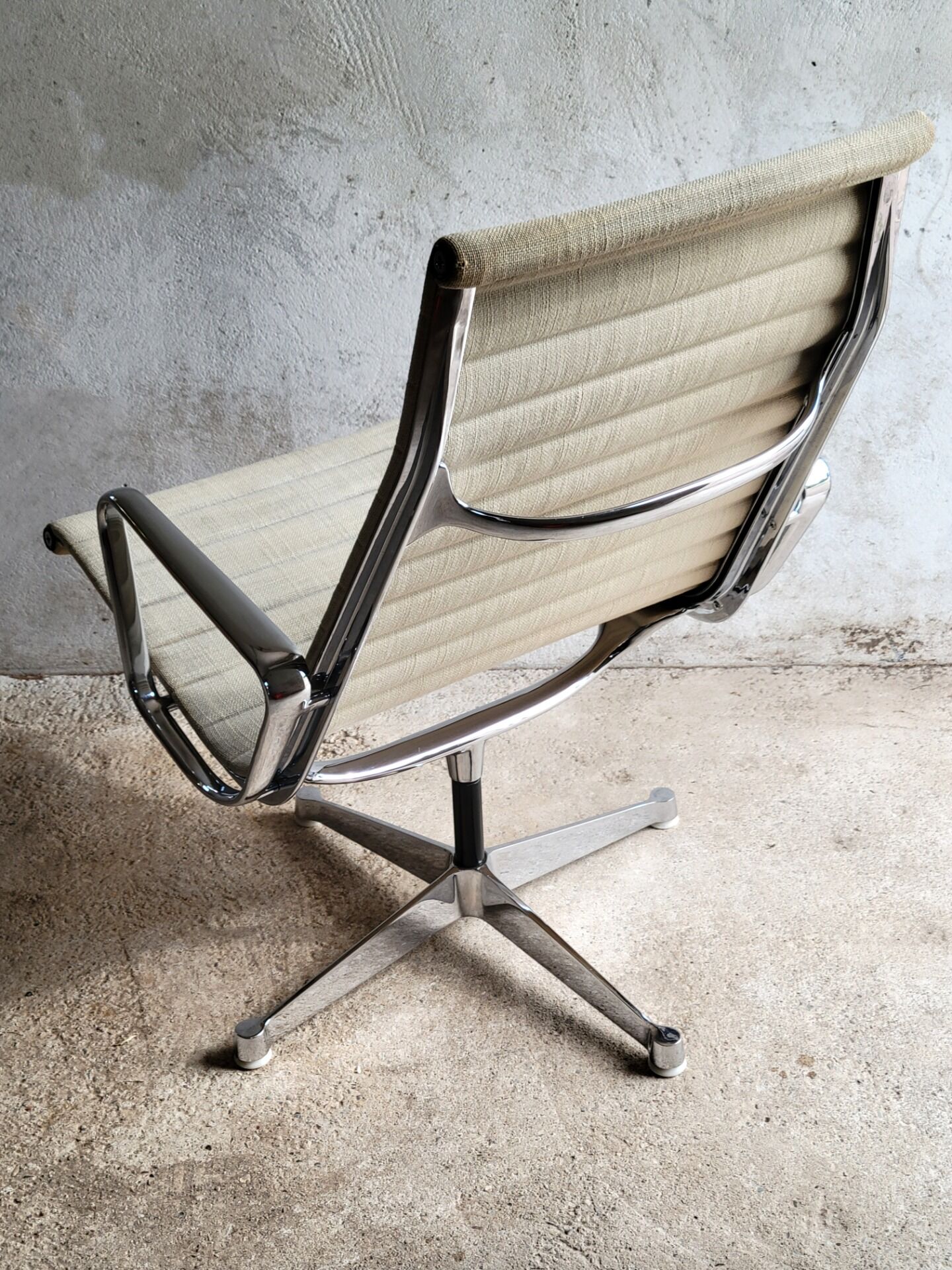 Vintage Eames EA 115 lounge chair for Herman Miller