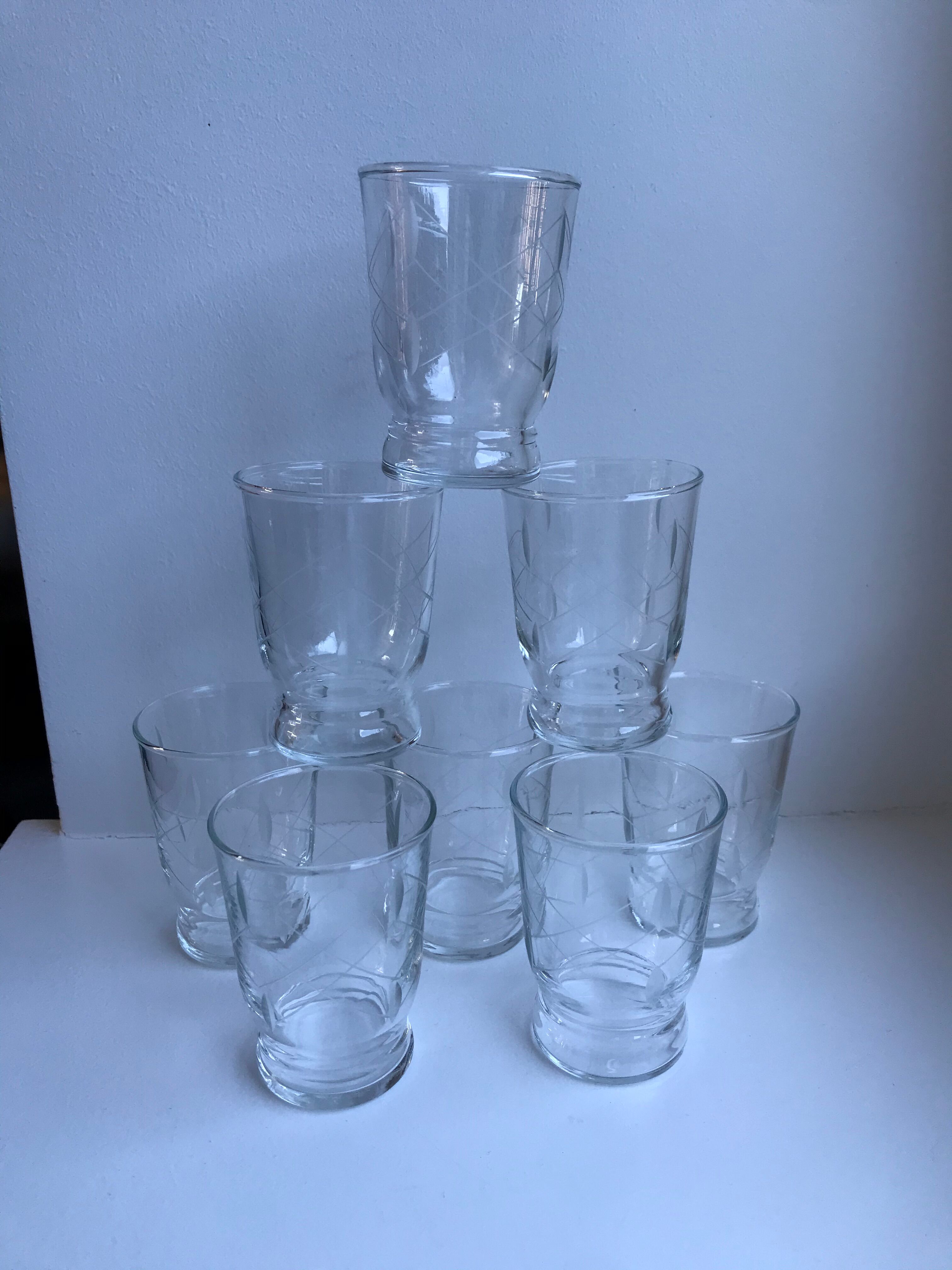 Set of 8 glass water glasses engraved 50s