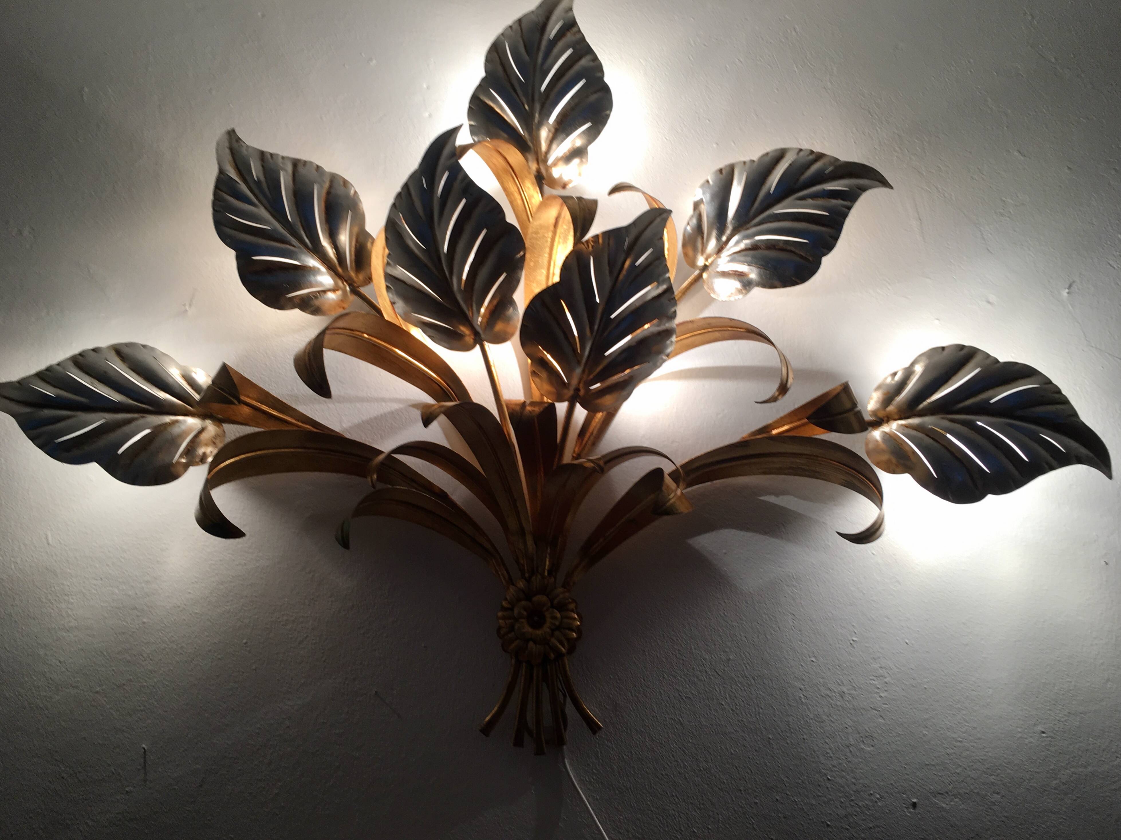 Grande applique murale de style Hollywood Regency par Hans Kögl