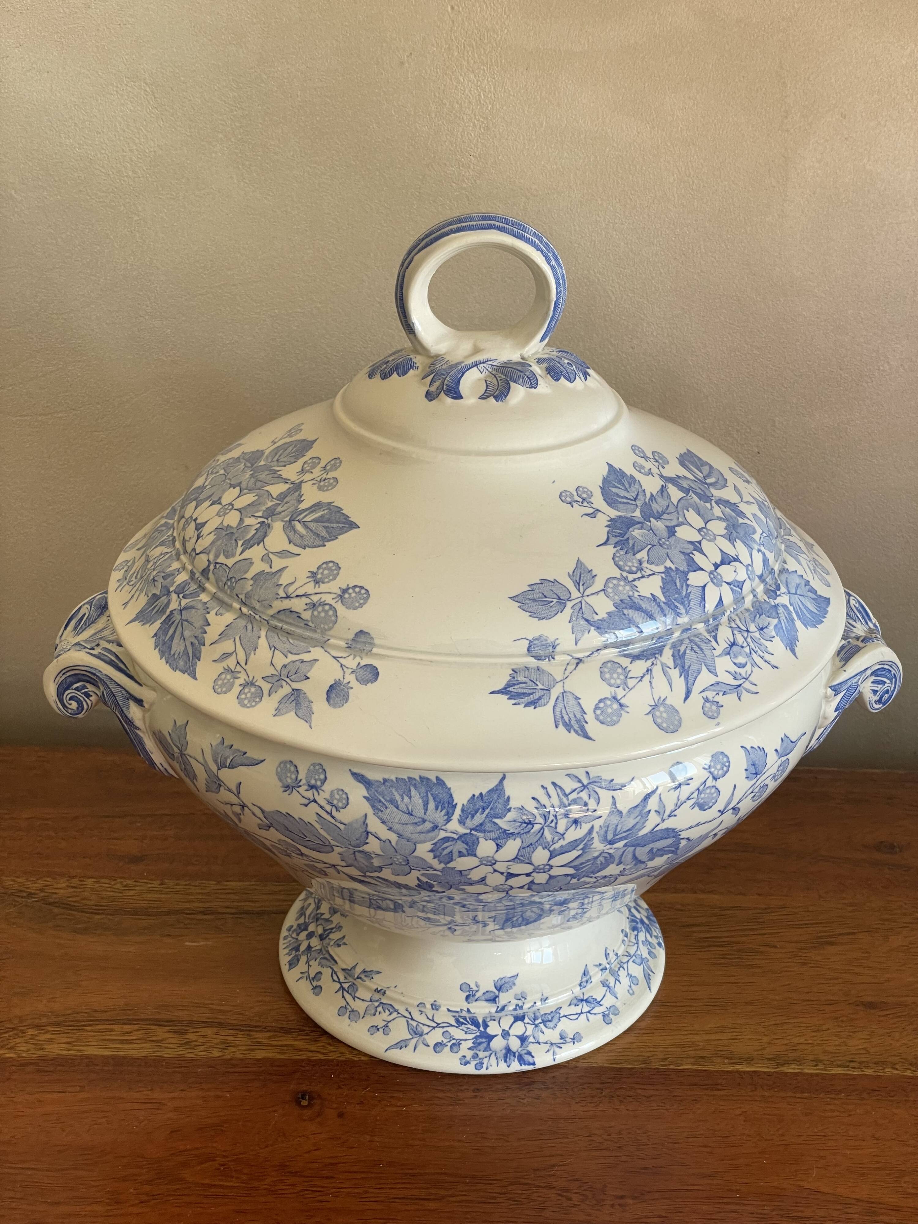 Sarreguemines Rubia soup tureen