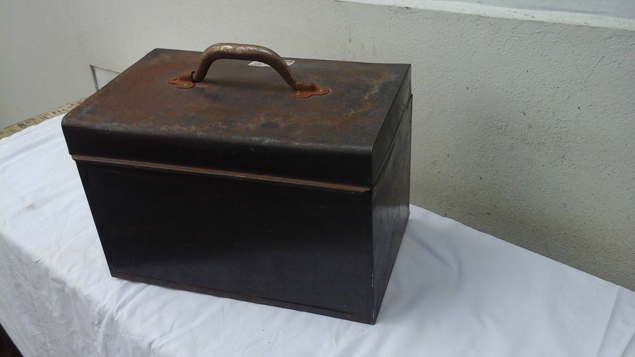 Ho metal storage case