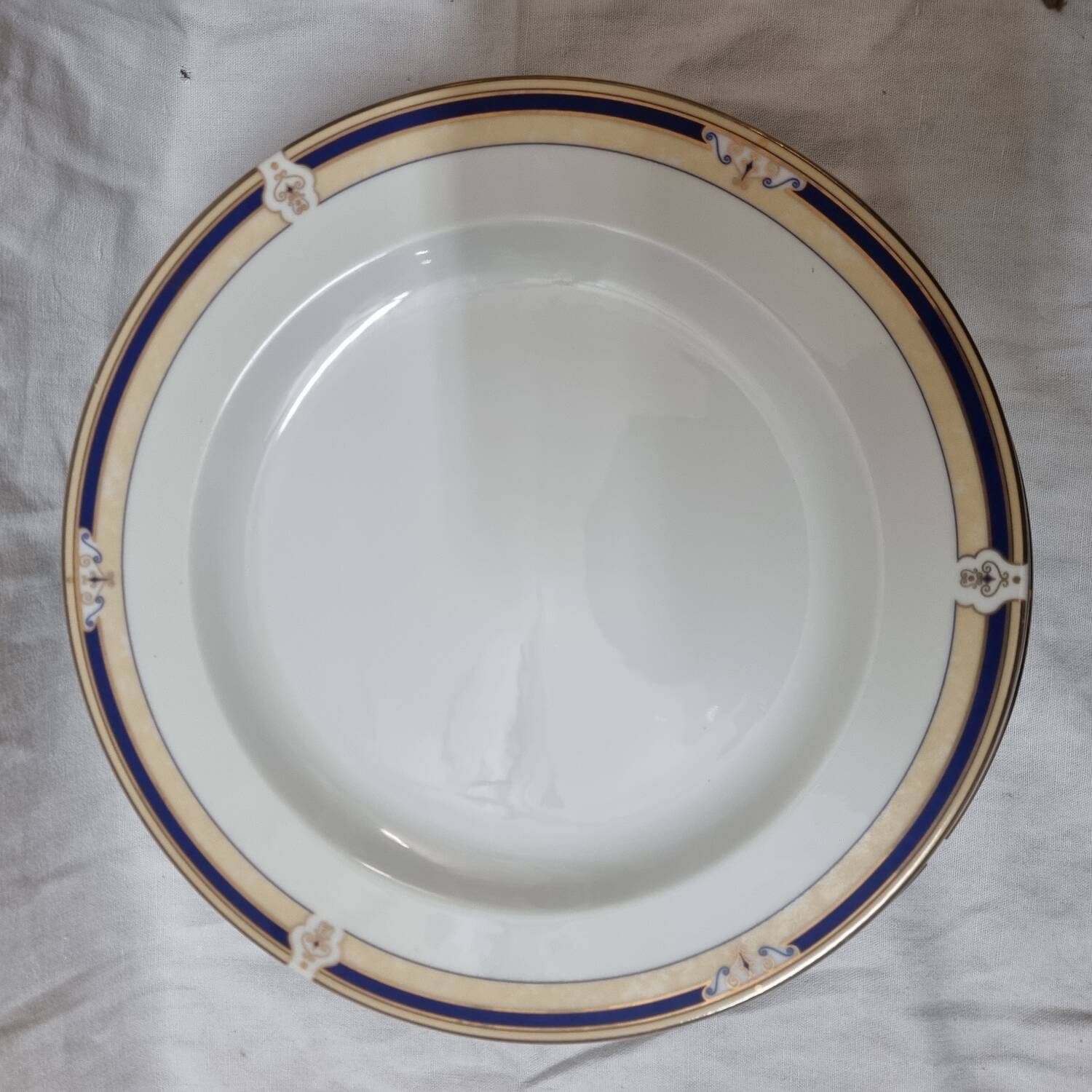 6 porcelain plates