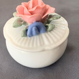 Boîte à bijoux avec une rose
