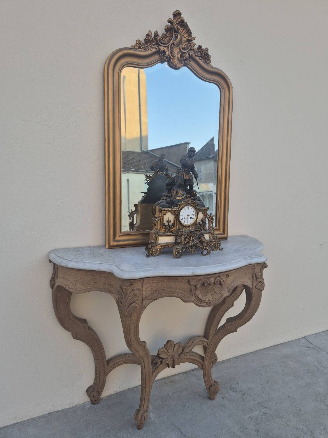 Louis XV curved console in solid oak, 18th century, decorated