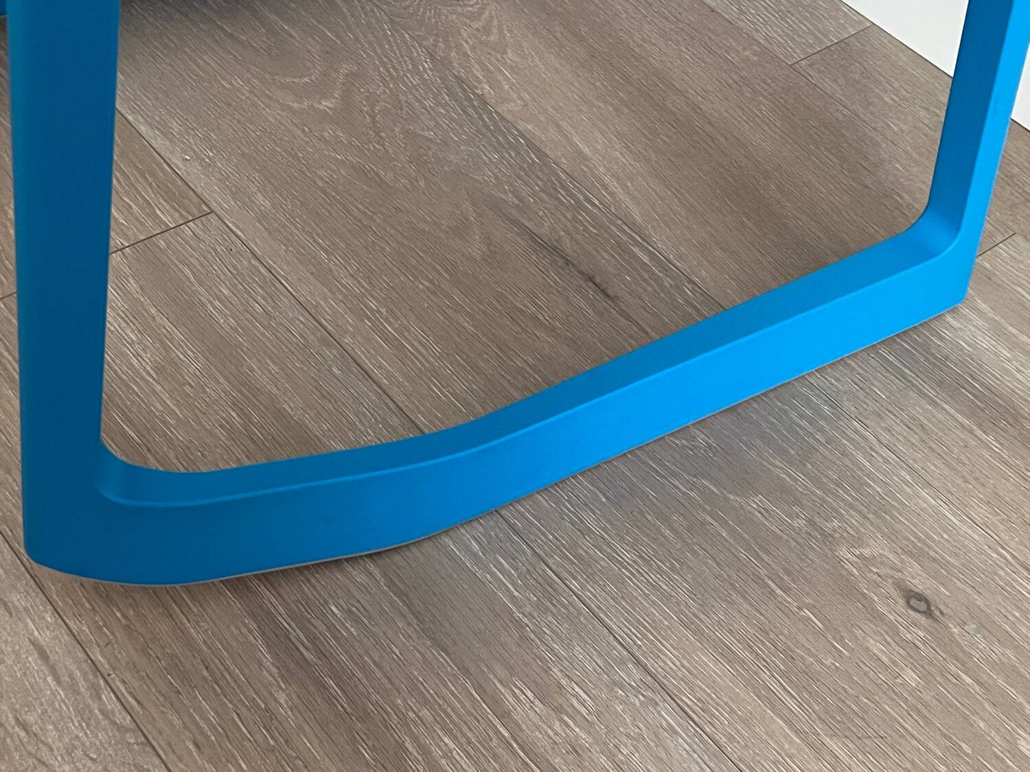 Vitra chair tip tone