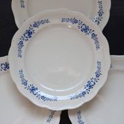 4 assiettes plates vintage en faïence banche et bleue - Décor fleuri