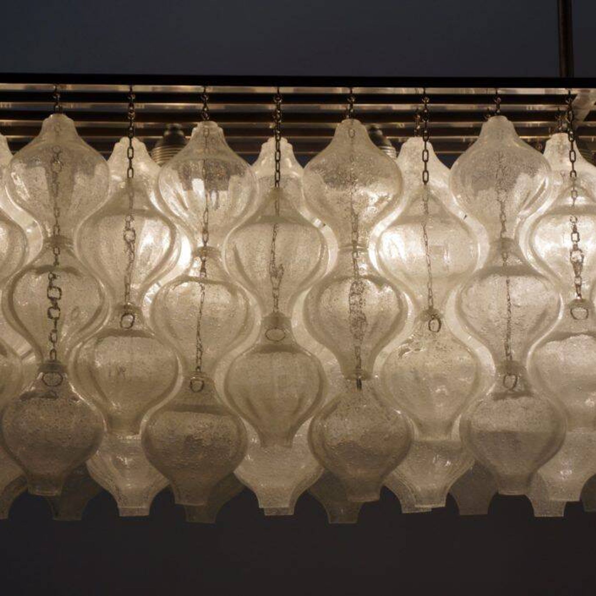 Lampe suspendue Tulipan avec 162 éléments en verre, Autriche années 1960 | Objet unique