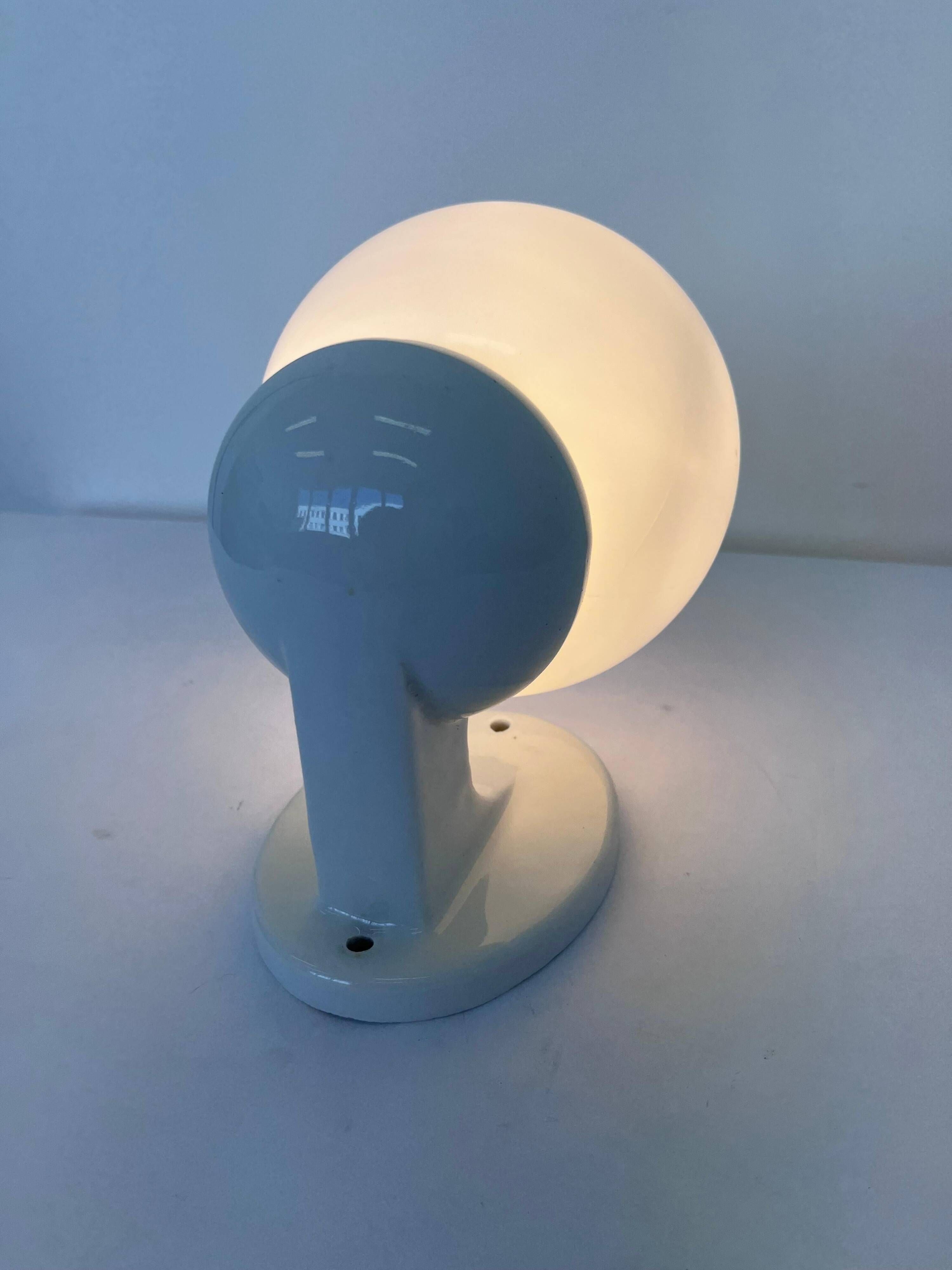 Pair of Bauhaus Wall Lamps in Porcelain and Glass - Design - 1930s