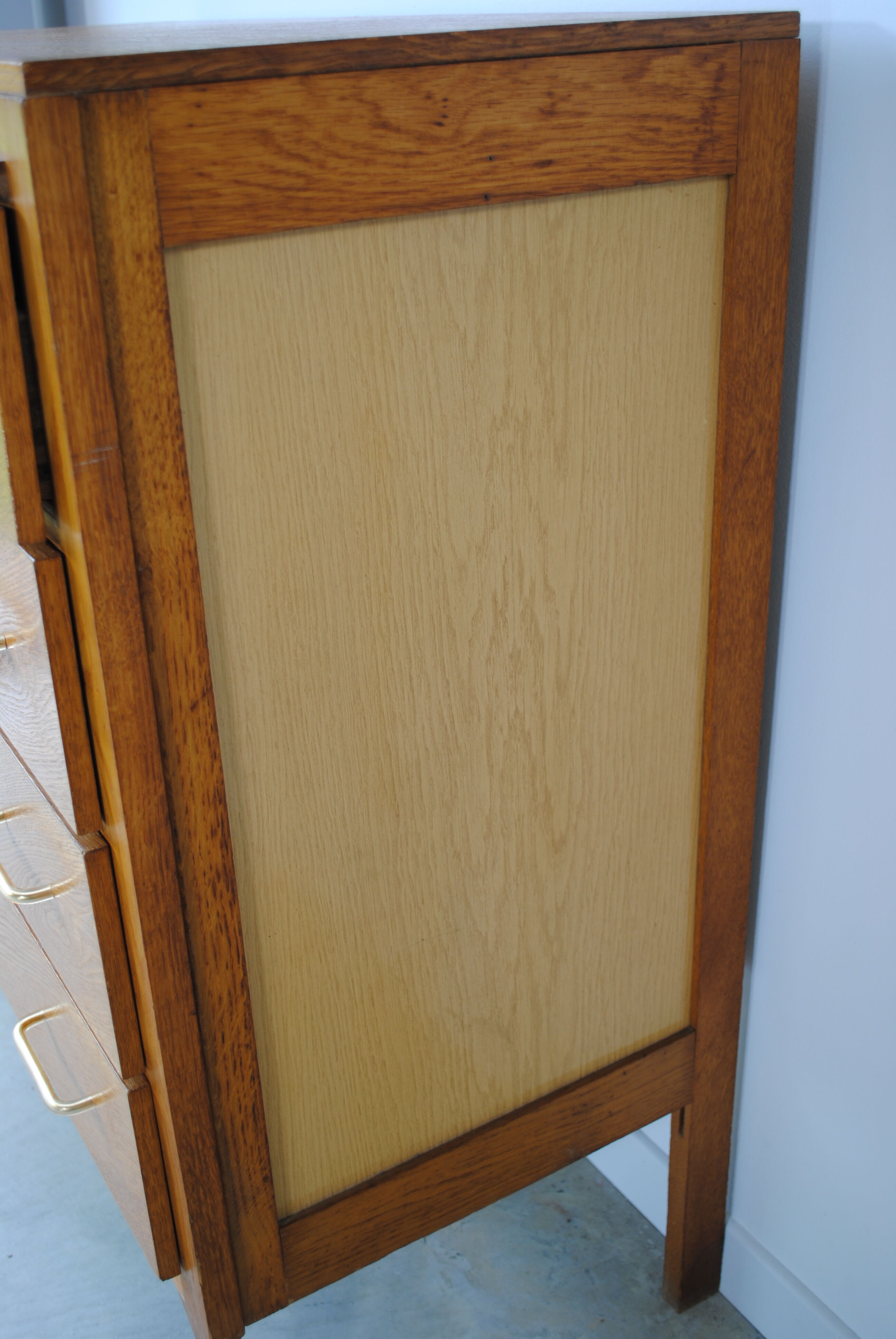 Chest of drawers feet compass 1970