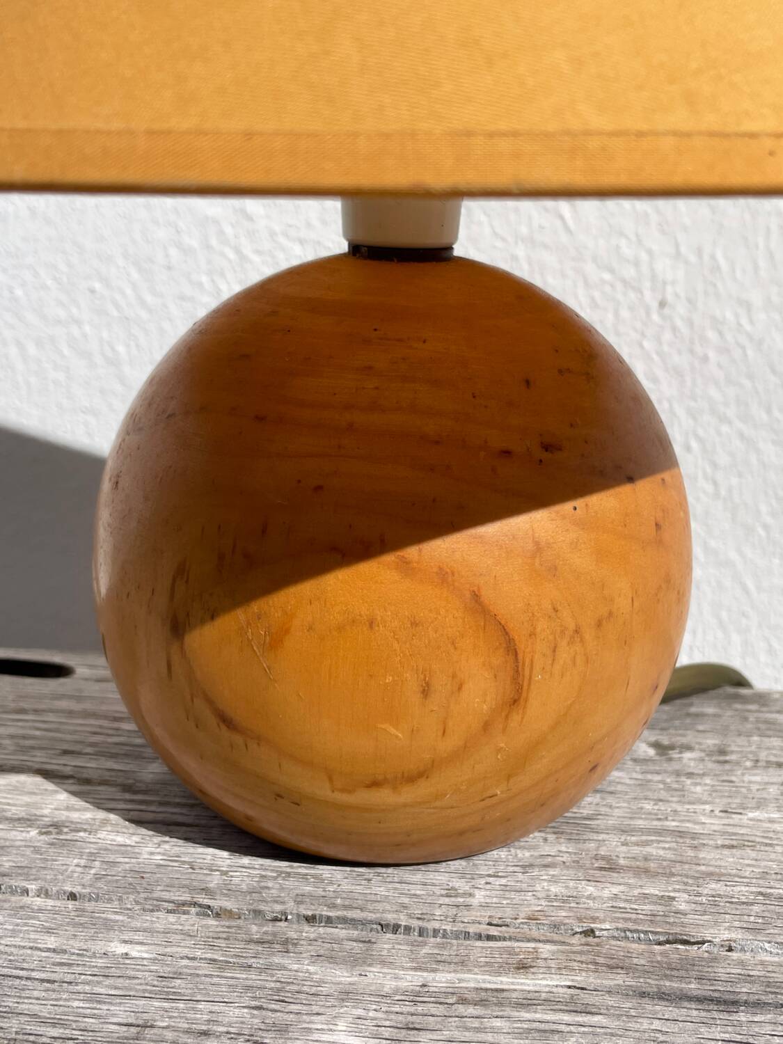 Table lamp in turned wood, ball 1990