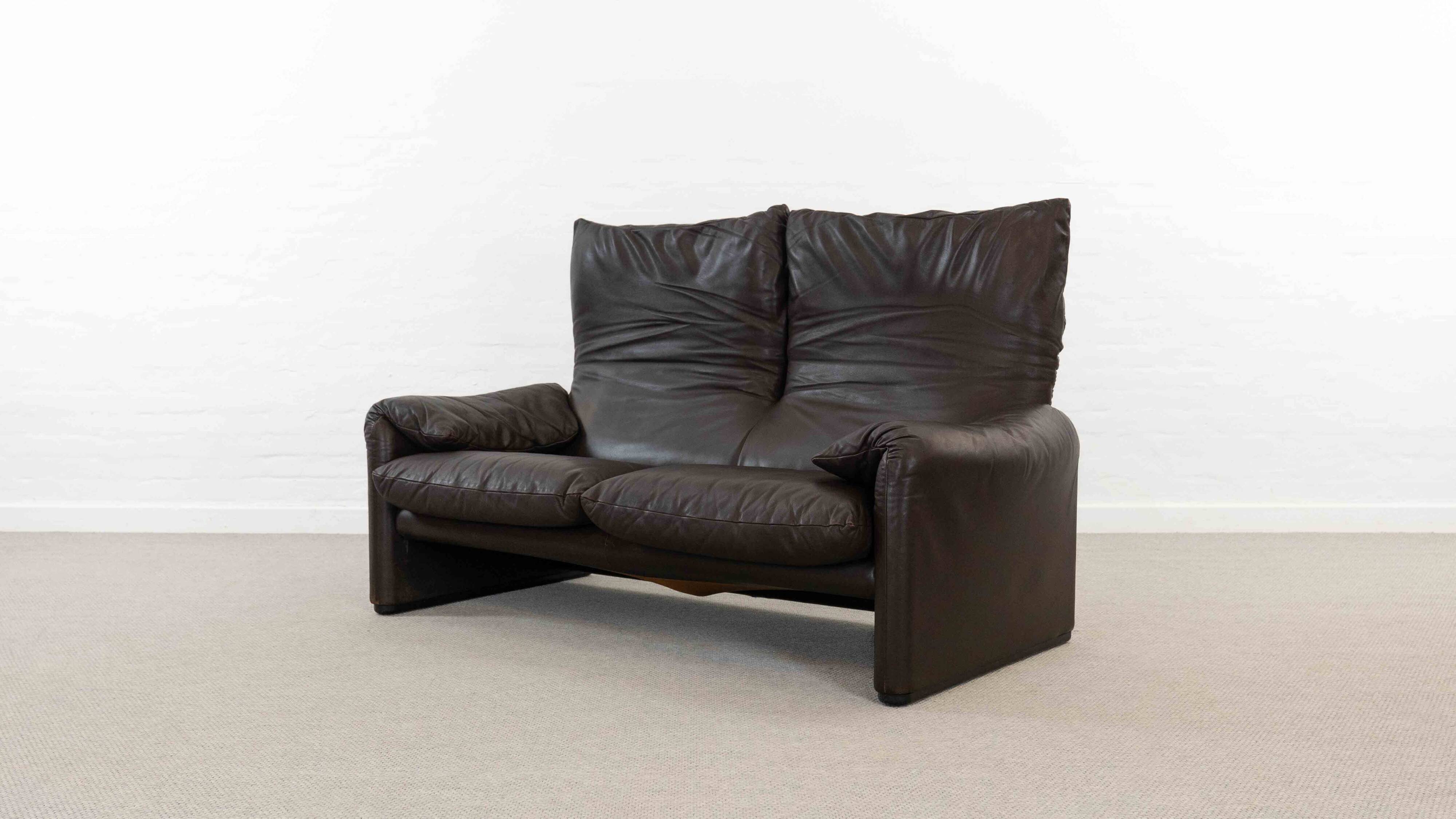 Brown leather 2-seater sofa Cassina Maralunga by Vico Magistretti
