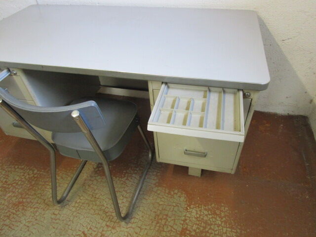 Metal desk 60' type Strafor with chair