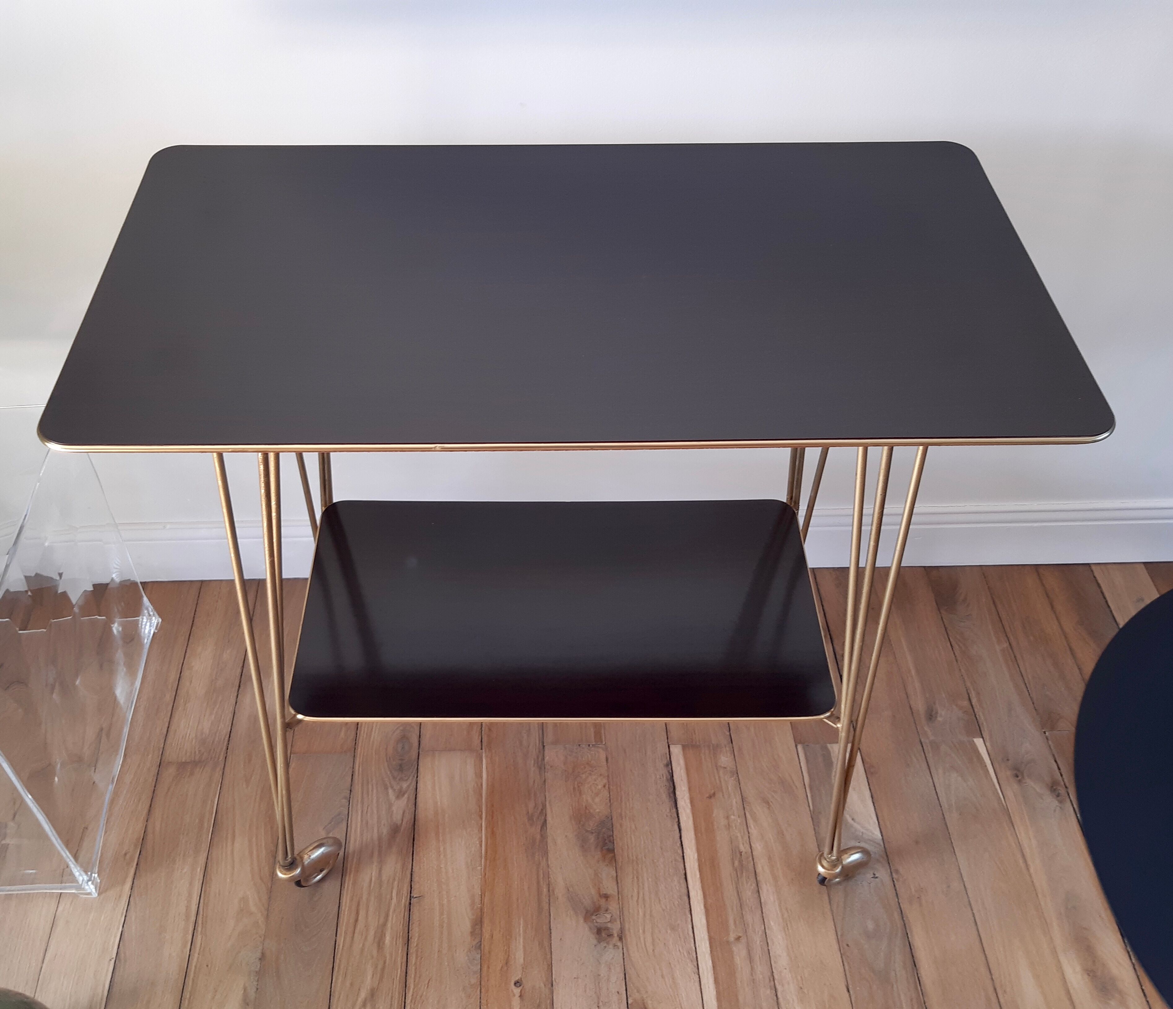 Dessert in formica and golden brass