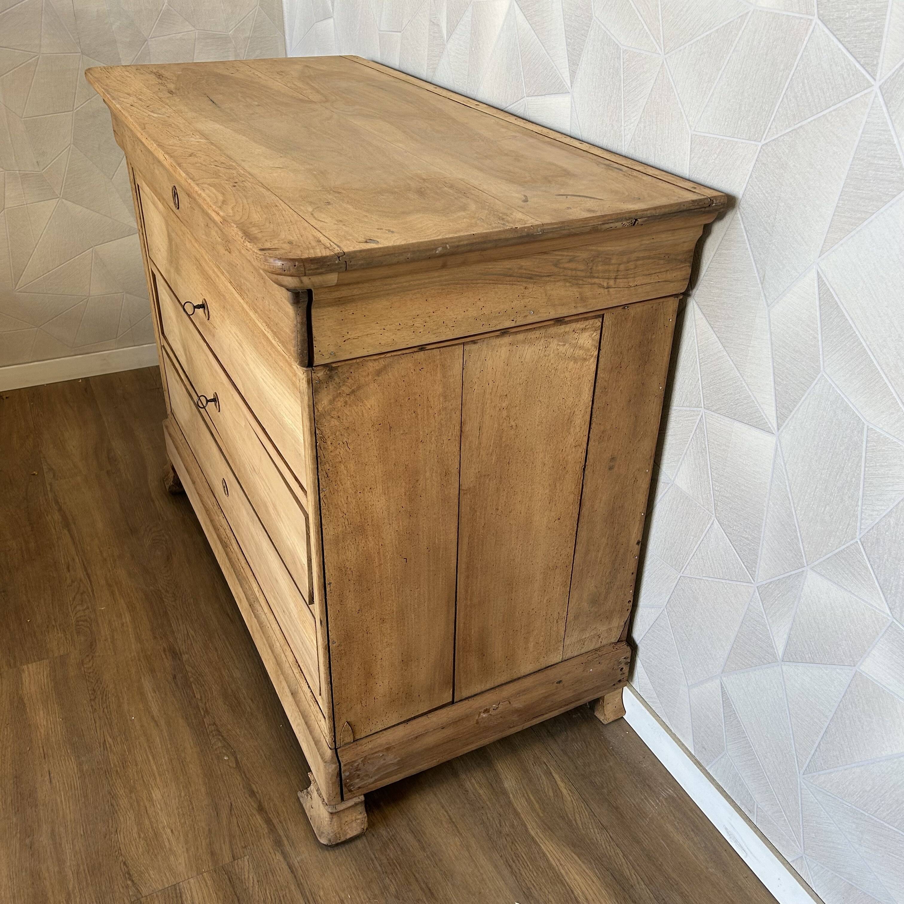 Louis Philipe chest of drawers with 4 airbrushed drawers