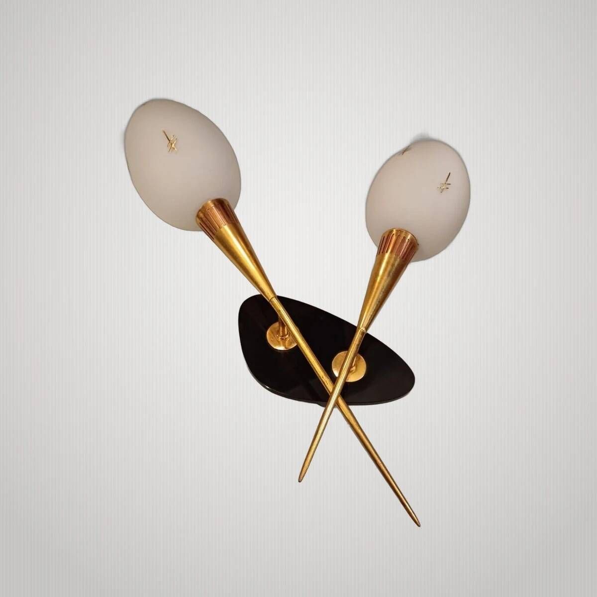 Beautiful is the impressive wall light offered by the house of luminaire arlus year.