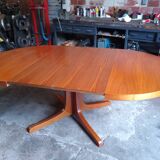 Scandinavian extending table